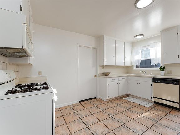 5th image of 802 Walnut Avenue