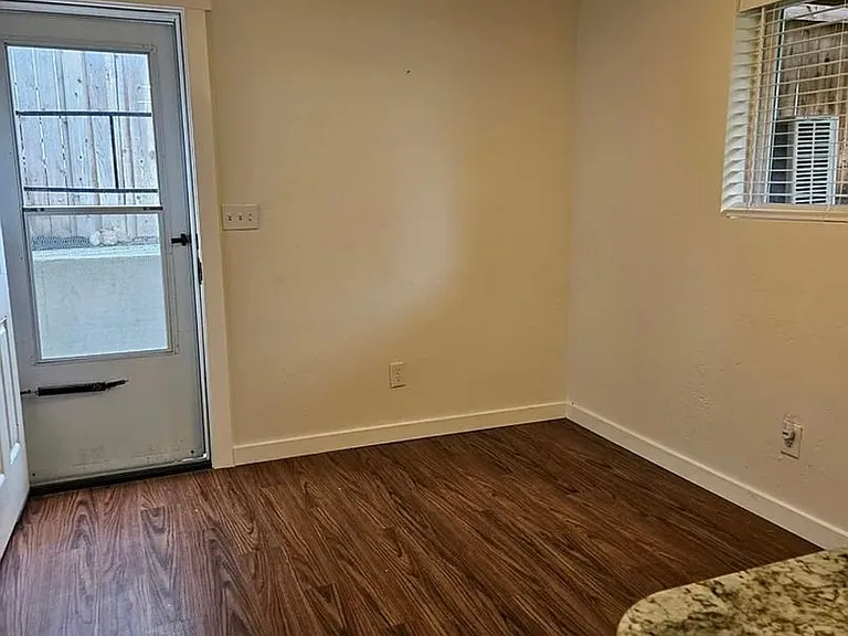 3906 W Albion St — Photo 12
