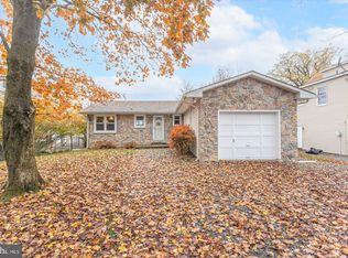 7688 Lake Shore Dr, Pocono Lake, PA 18347