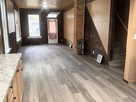 5th image of 302 Parry St