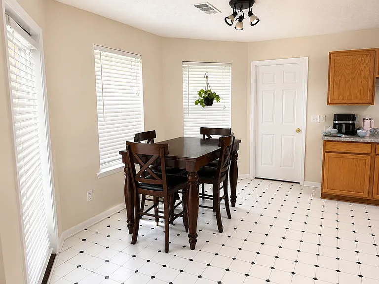 309 Westminster Dr — Photo 5