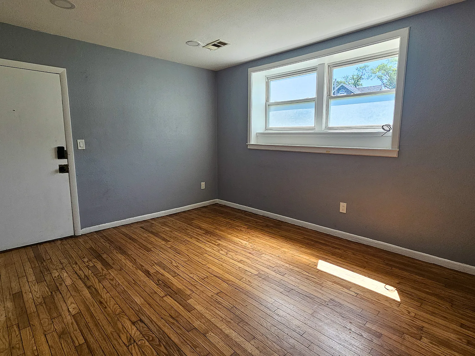 3 bed, 1100 sqft, $1,895 — Photo 4