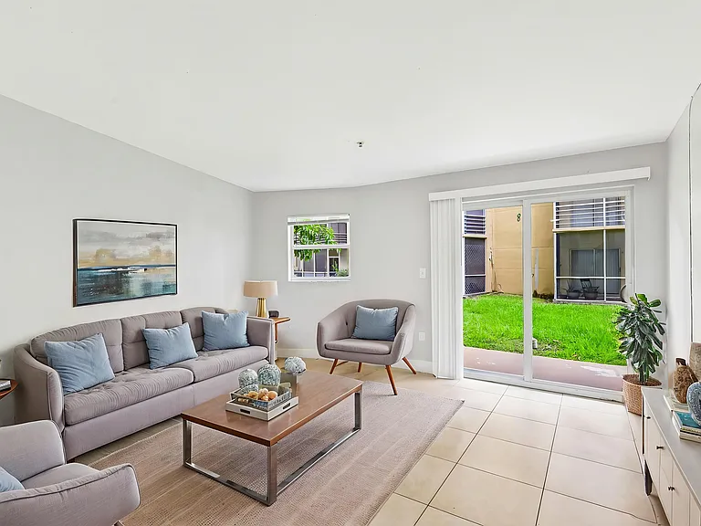 The Oaks Condominium — Photo 12