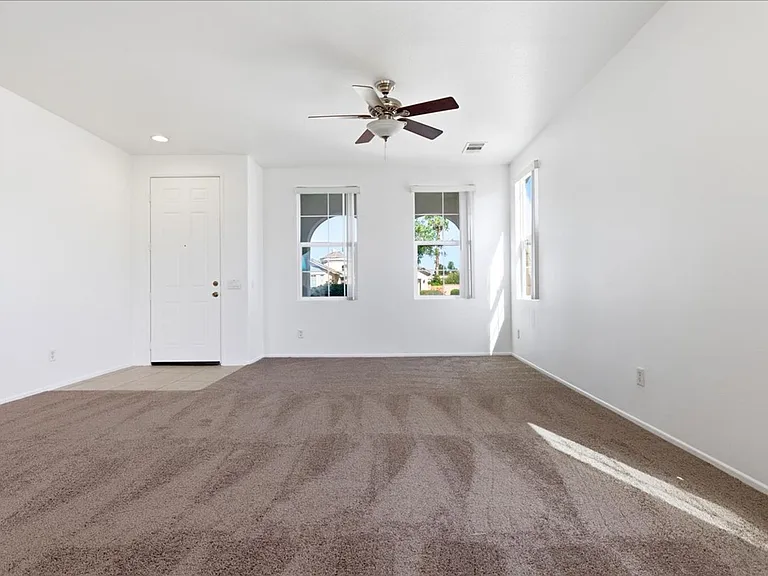 37771 Guildford St — Photo 10