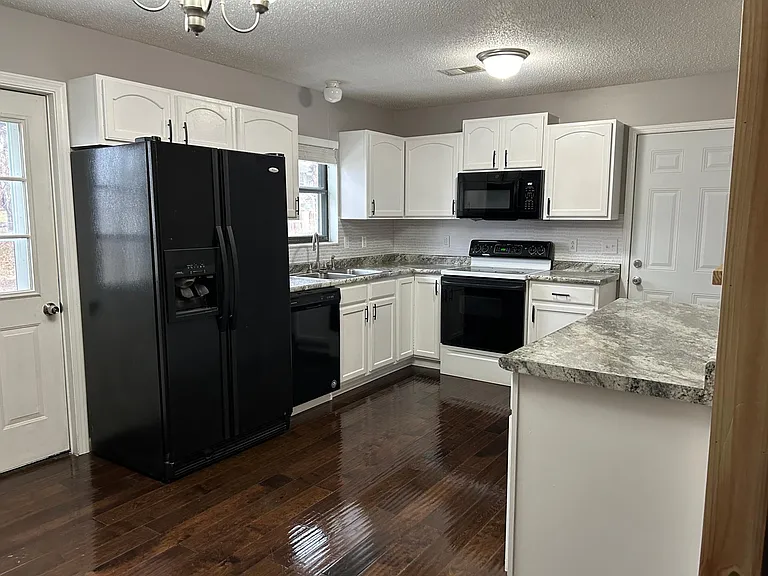 1022 Persimmon Dr — Photo 1