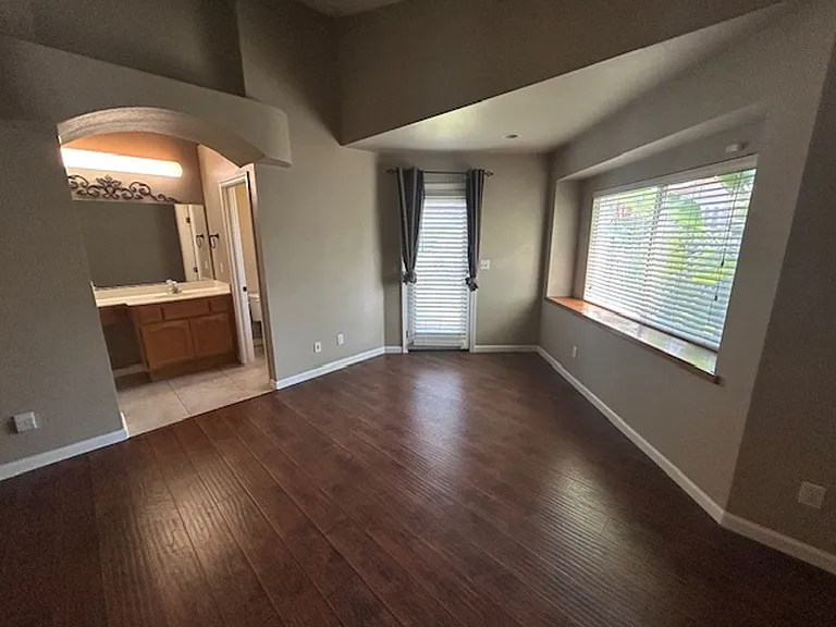 1896 N Matthew Ave — Photo 24