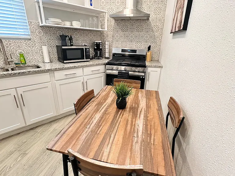 Full Kitchen with Dining Table