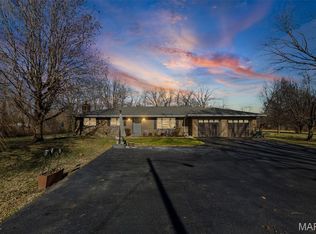 1221 S Clinton Rd, Caseyville, IL 62232