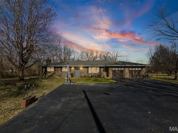 1221 S Clinton Rd, Caseyville, IL 62232
