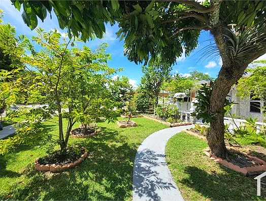 6 bed, 1735 sqft, $4,887 — Photo 4