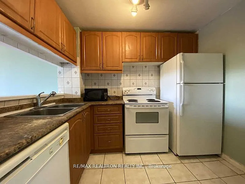 2 bed, $2,600 — Photo 2