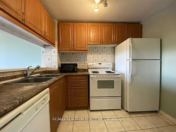2nd image of 3050 Ellesmere Rd #1215