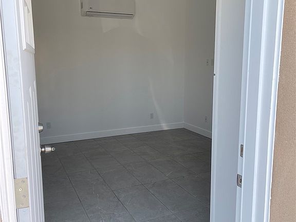 4th image of 2248 Lime Ave