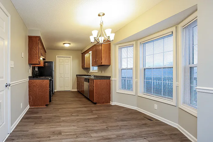 427 Sandburg Dr — Photo 4