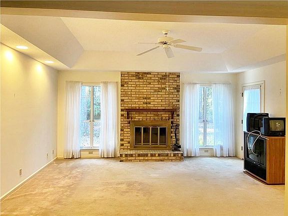 2nd image of 135 Mackay Dr