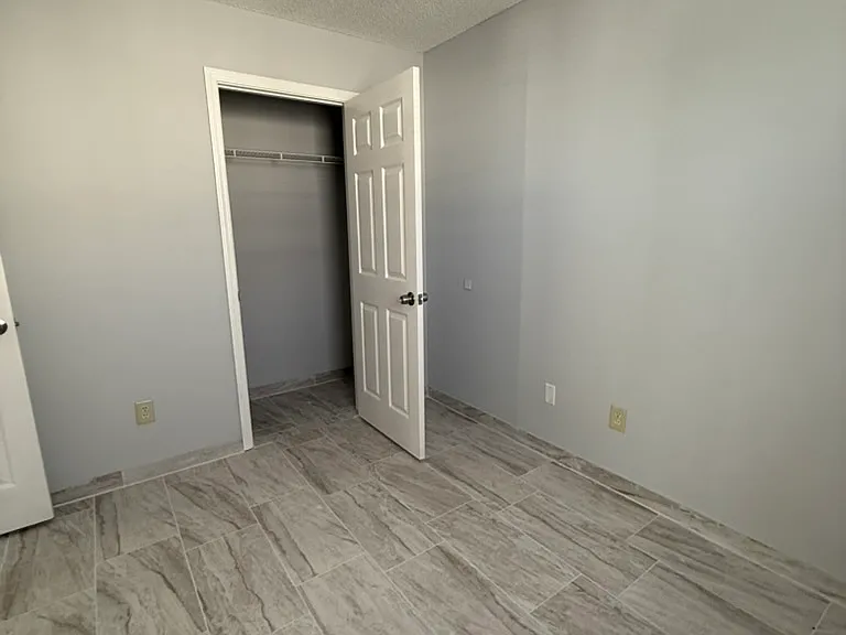 213 Kentshire Ln — Photo 8