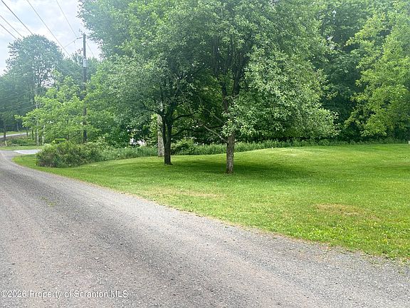 4th image of 190 Larry Ln
