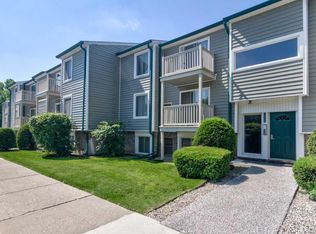 23860 Middlebelt Rd #1107, Farmington, MI 48336