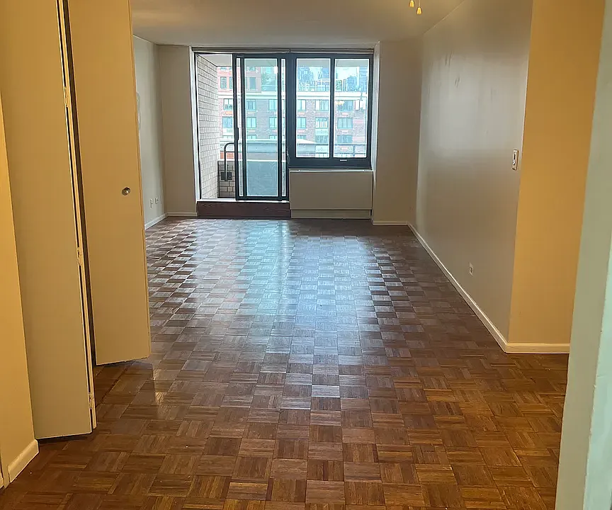 200 Rector Pl #12A