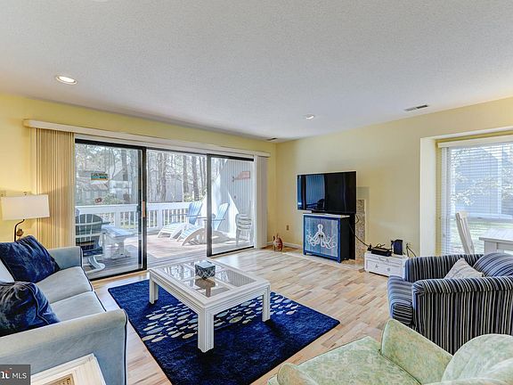 5th image of 39268 Evergreen Way #9808