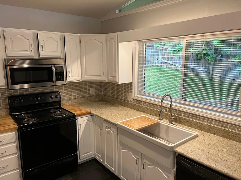 46 Arrowhead Beach Rd — Photo 2
