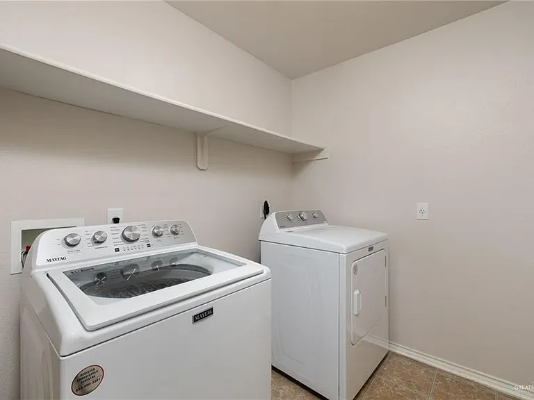 4705 Violet Ave — Photo 12