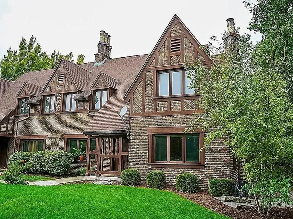 1602 E Washington St APT 4, Bloomington, IL 61701