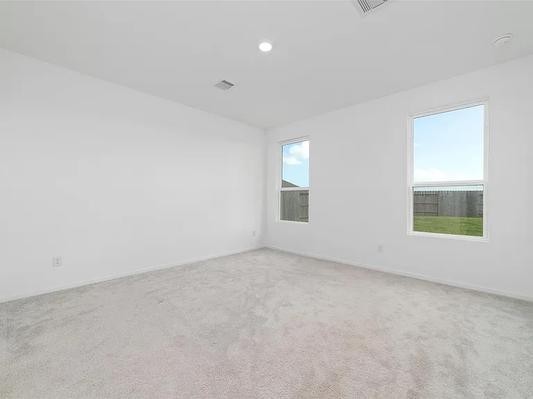 830 Heaven Dr — Photo 17