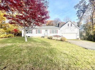 29 Linwood St, Milford, CT 06461