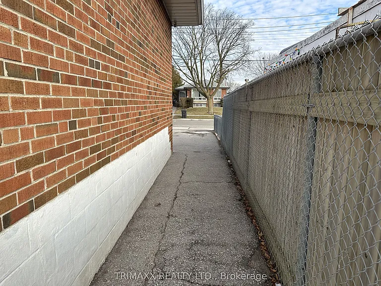 93 Jeffcoat Dr #BASEMENT — Photo 2