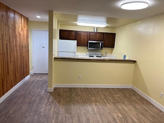 5th image of 1621 Hotel Cir S #131