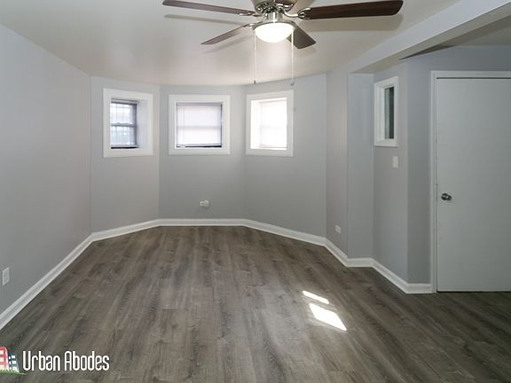 2nd image of 906 W Montrose Ave #1G