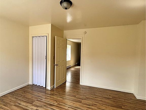 3rd image of 1039 Mechanic St #9