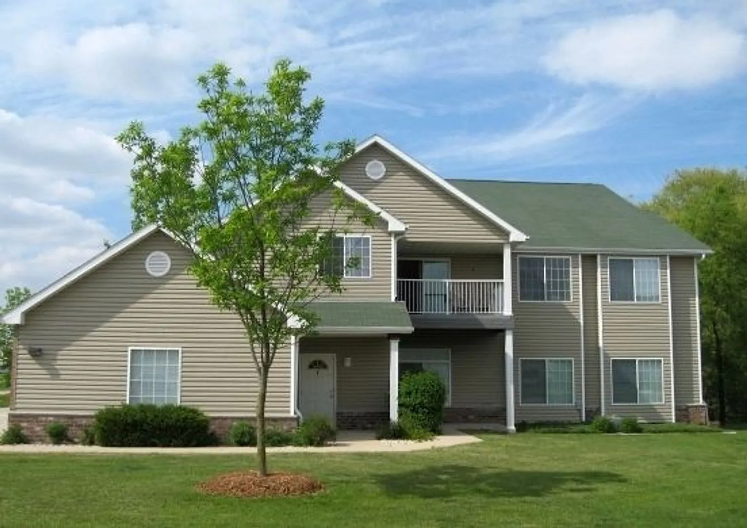Hunters Glen Apartments — Photo 1