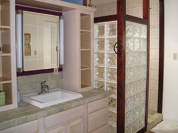 Master Bathroom w/ newer tiled shower