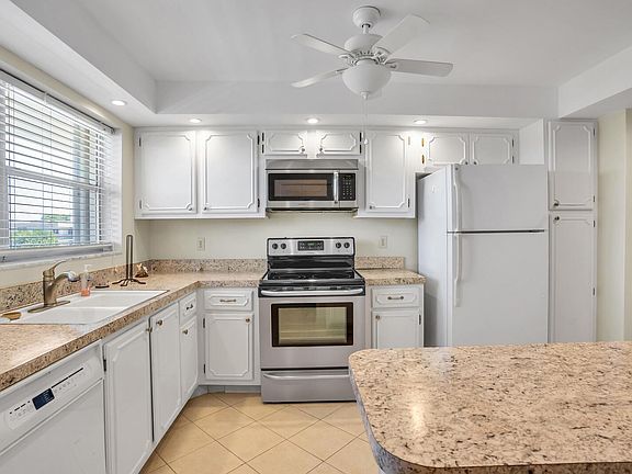 3rd image of 2012 S Federal Hwy APT 406