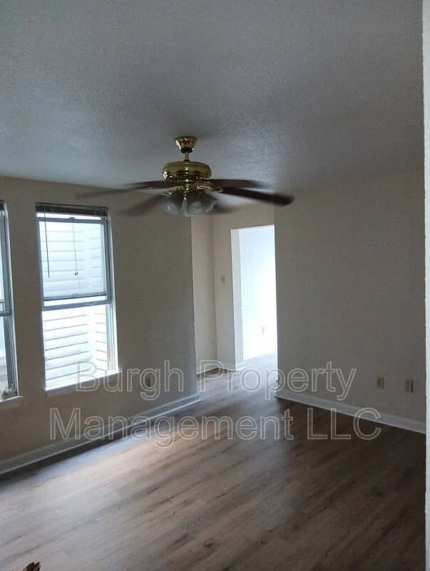 Building Photo - 116 W 8th Ave #4B