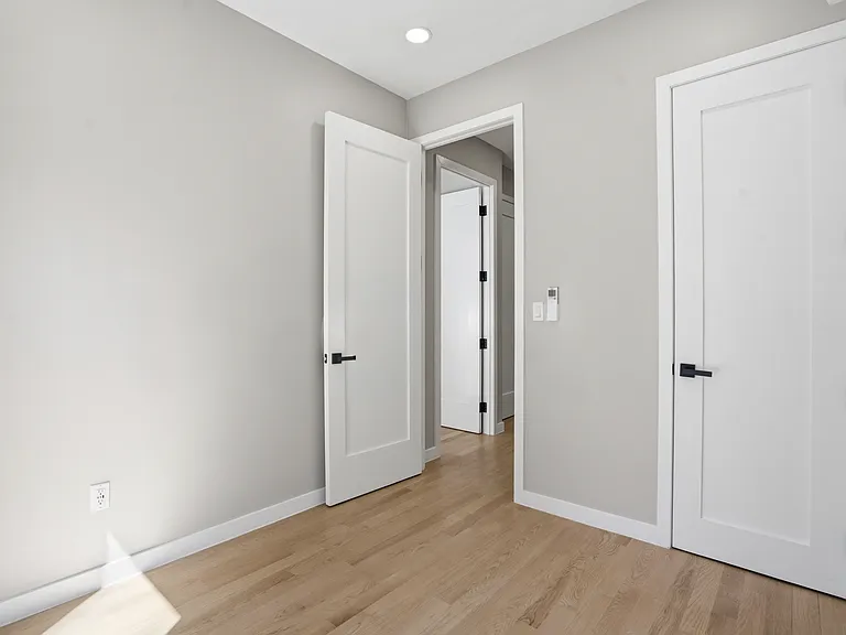 356 E 8th St #101 — Photo 13