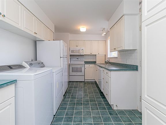 4th image of 1655 Glen Rd