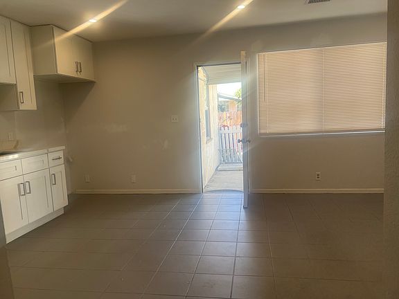 4th image of 6008 Acacia Ave #B