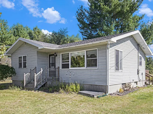 7196 W 100th St, Fremont, MI 49412