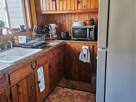 3rd image of 468 Travis Rd