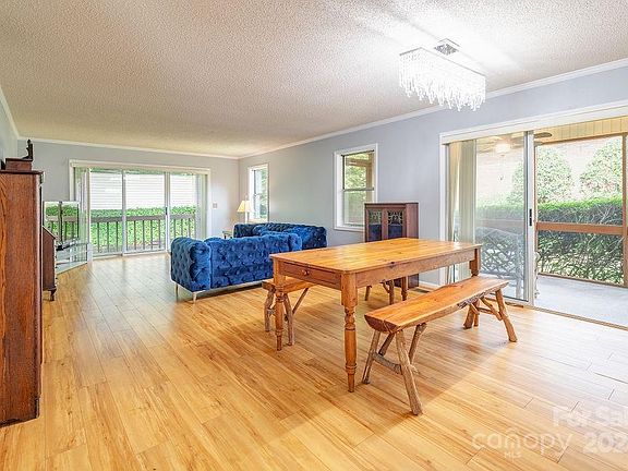 3rd image of 124 Exeter Ct