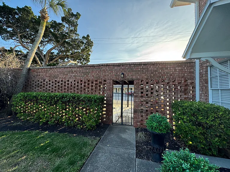 22 Comares Ave #2B — Photo 19