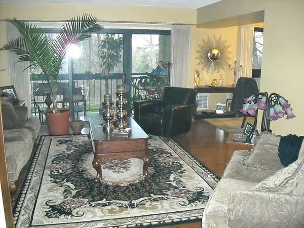 Building Photo - 5120 Maris Ave #301