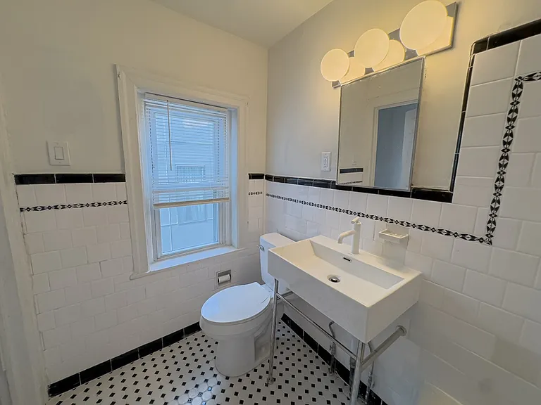 1223 N Franklin St #2F — Photo 4