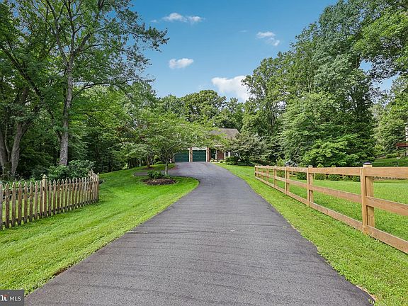 3rd image of 12855 Valleywood Dr