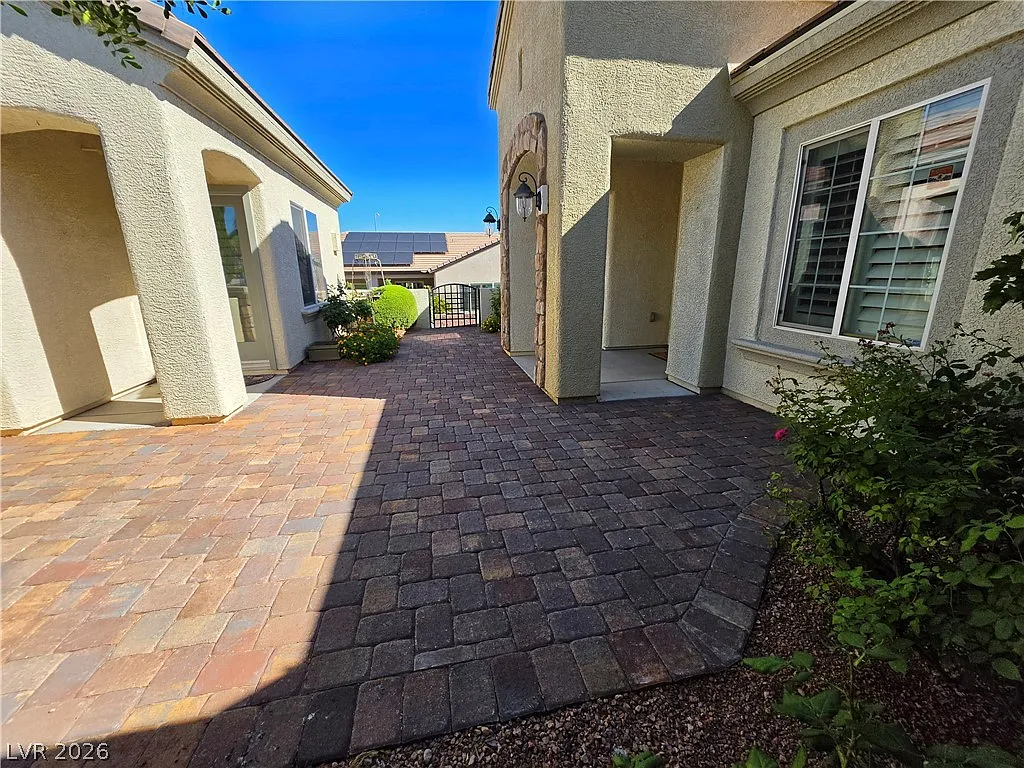 2 bed, 2.0 bath, 2401 sqft, $3,000 — Photo 4