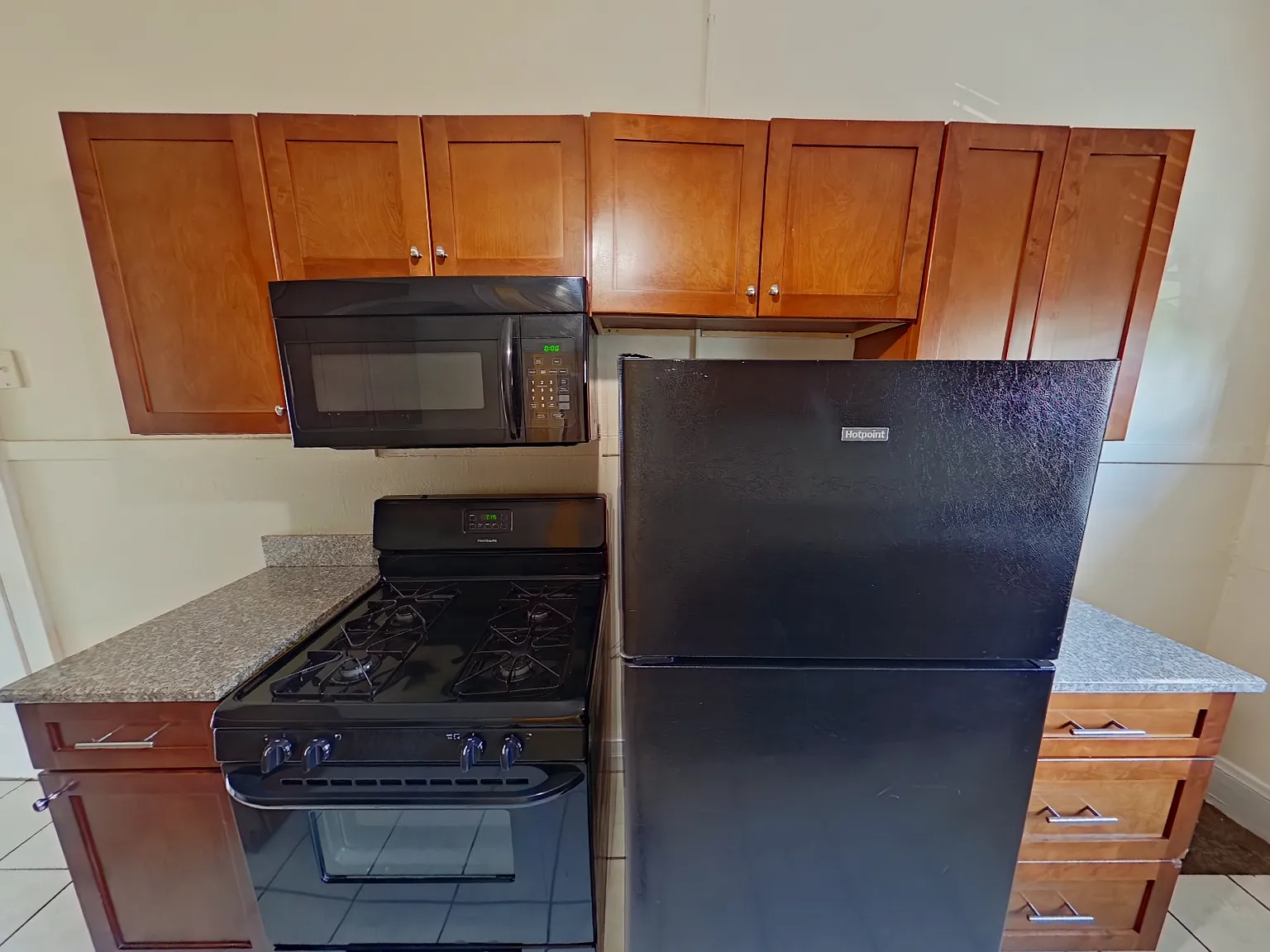 1 bed, 900 sqft, $1,200 — Photo 4