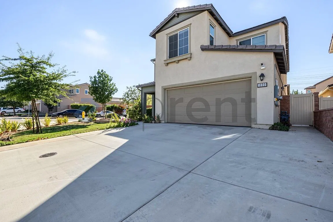 4 bed, 2429 sqft, $3,750 — Photo 2